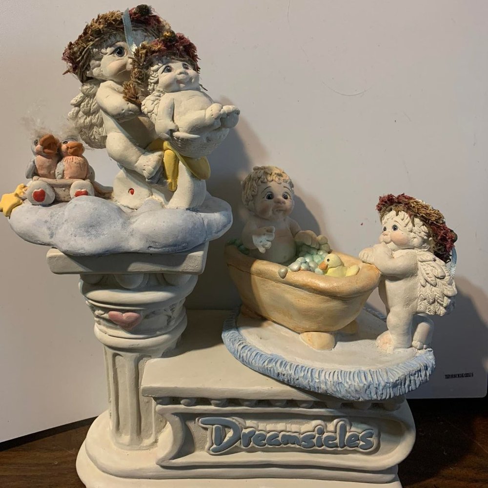 DEAMSICLES PEDESTAL
